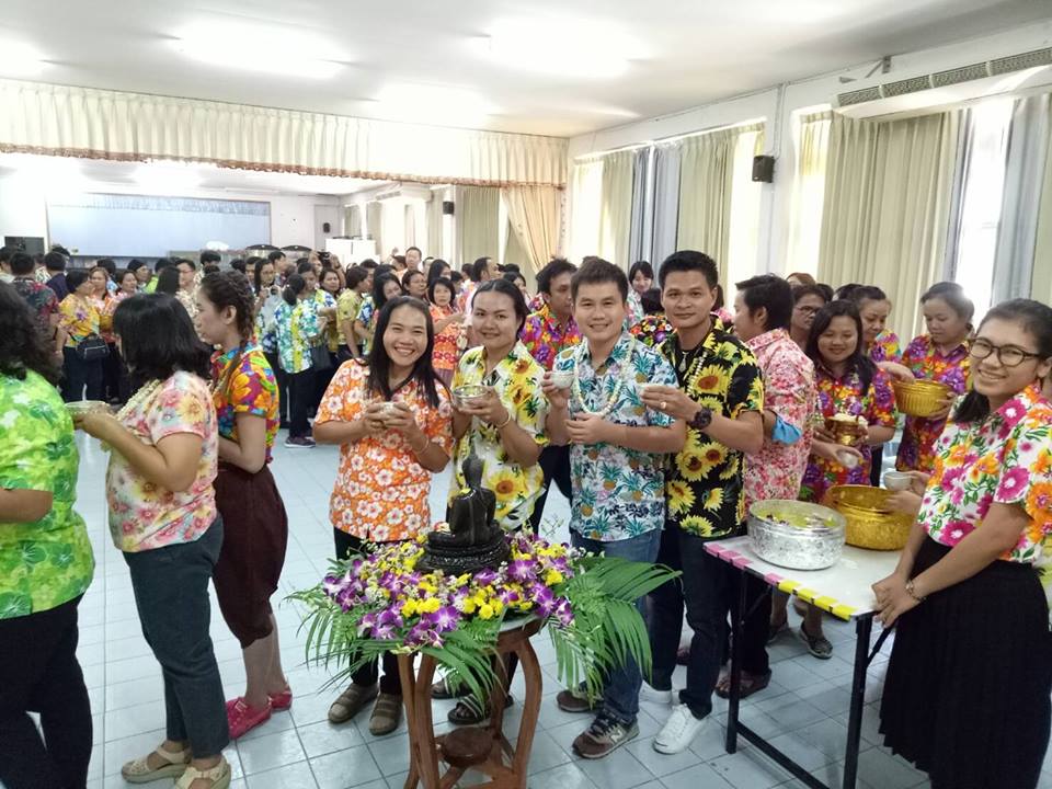 กิจกรรมสืบสานวัฒนธรรมประเพณีรดน้ำดำหัววันสงกรานต์