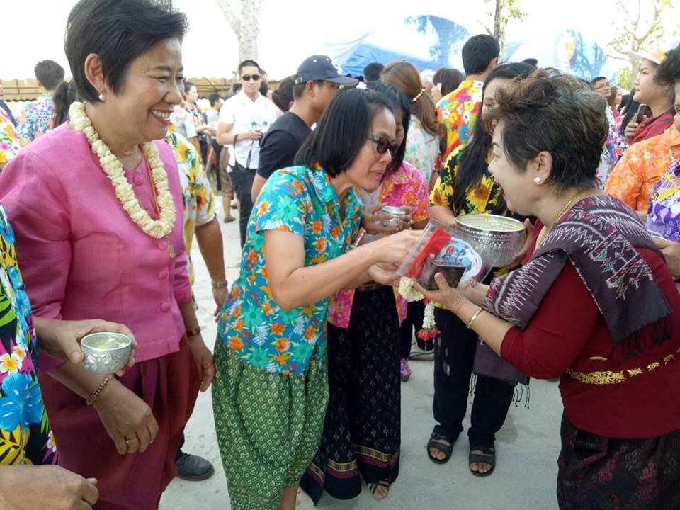 กิจกรรมสืบสานประเพณีรดน้ำขอพรจังหวัดบุรีรัมย์ เนื่องในโอกาสเทศกาลวันสงกรานต์