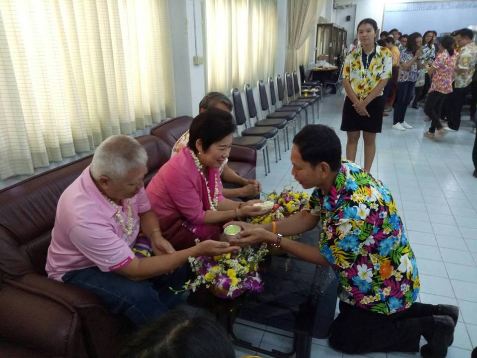 กิจกรรมสืบสานวัฒนธรรมประเพณีรดน้ำดำหัววันสงกรานต์