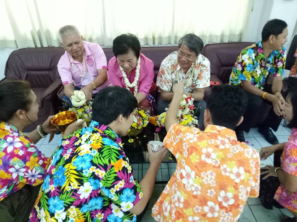 กิจกรรมสืบสานวัฒนธรรมประเพณีรดน้ำดำหัววันสงกรานต์