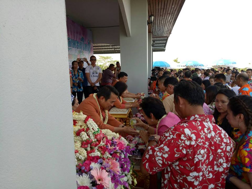 กิจกรรมสืบสานประเพณีรดน้ำขอพรจังหวัดบุรีรัมย์ เนื่องในโอกาสเทศกาลวันสงกรานต์