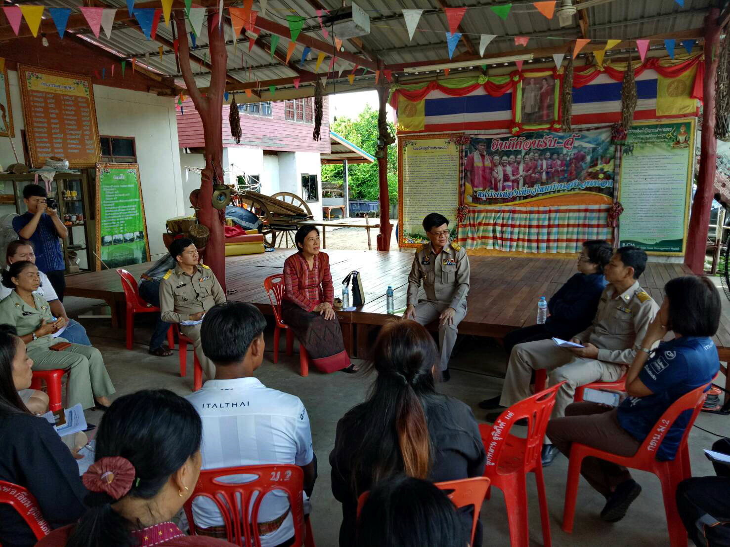 ประชุมหารือผู้นำชุมชนในพื้นที่ เพื่อมอบหมายหน้าที่รับผิดชอบการตรวจราชการของนายกรัฐมนตรี