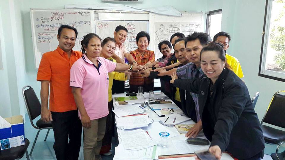 ประธานการประชุมรับฟังการดำเนินงานกองทุนหมู่บ้านหนองหว้า
