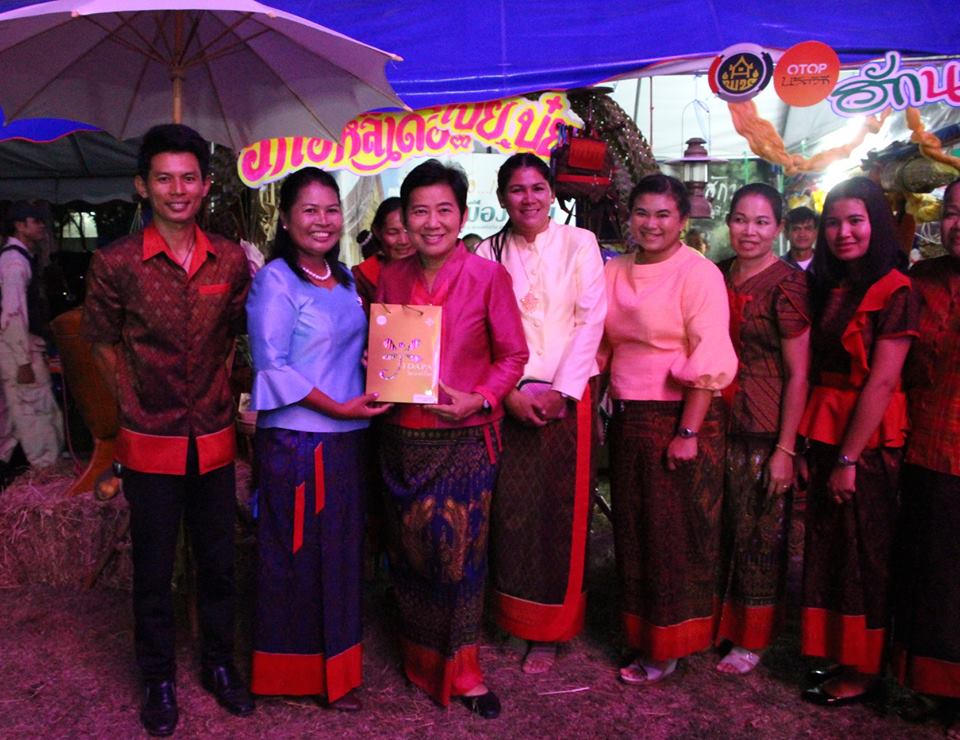 เปิดงานเทศกาลไหมอำเภอนาโพธิ์ ประจำปี 2562