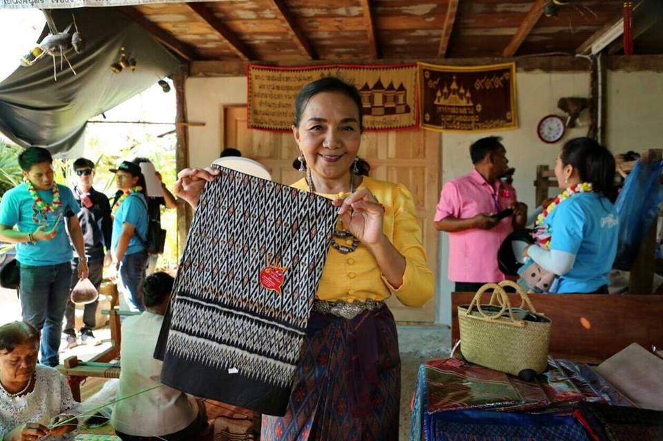 นำทีมสื่อมวลชนเยี่ยมชมหมู่บ้าน OTOP เพื่อการท่องเที่ยว ( OTOP Village) 8 เส้นทาง (Press tour)