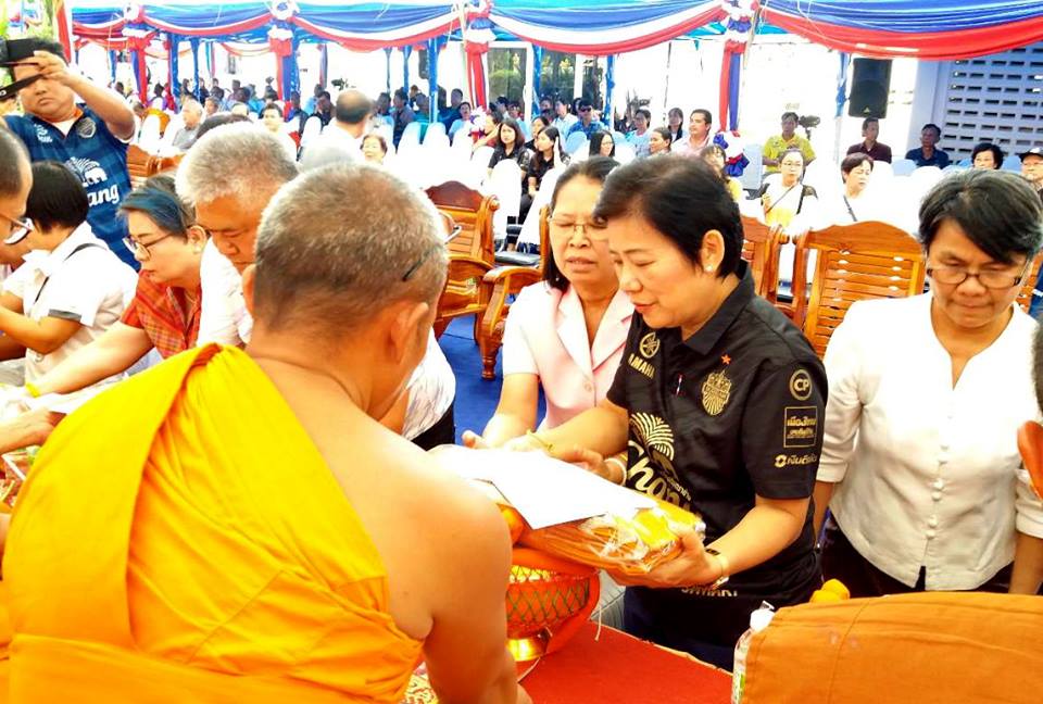 พช.บุรีรัมย์ ร่วมพิธีถวายผ้าพระกฐินโจร