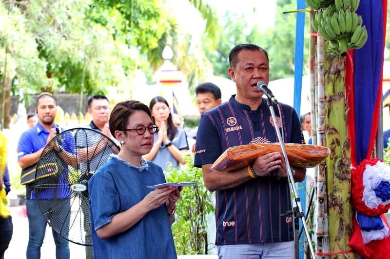พช.บุรีรัมย์ ร่วมพิธีถวายผ้าพระกฐินโจร