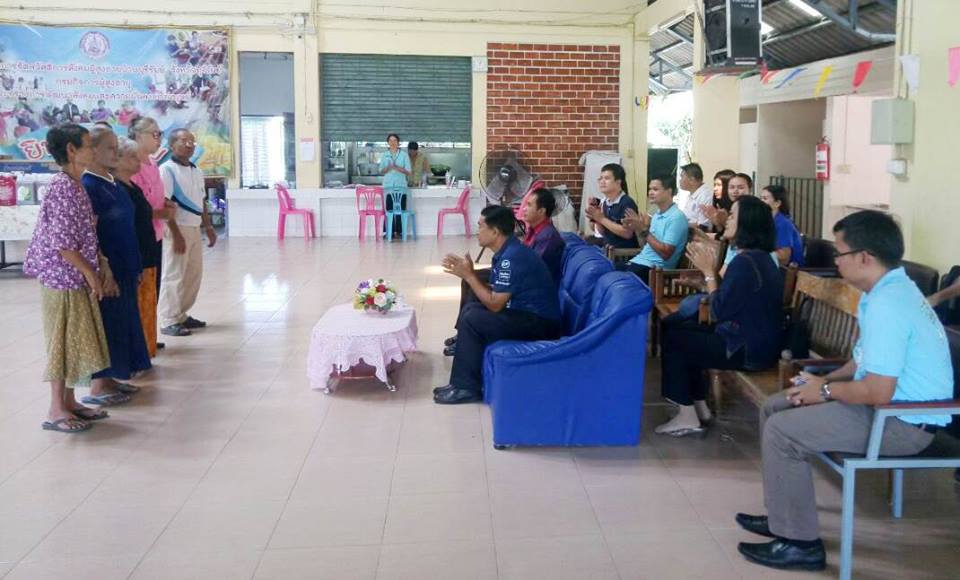 พช.บุรีรัมย์ เติมบุญ มอบปัจจัยดำรงชีพผู้สูงวัย