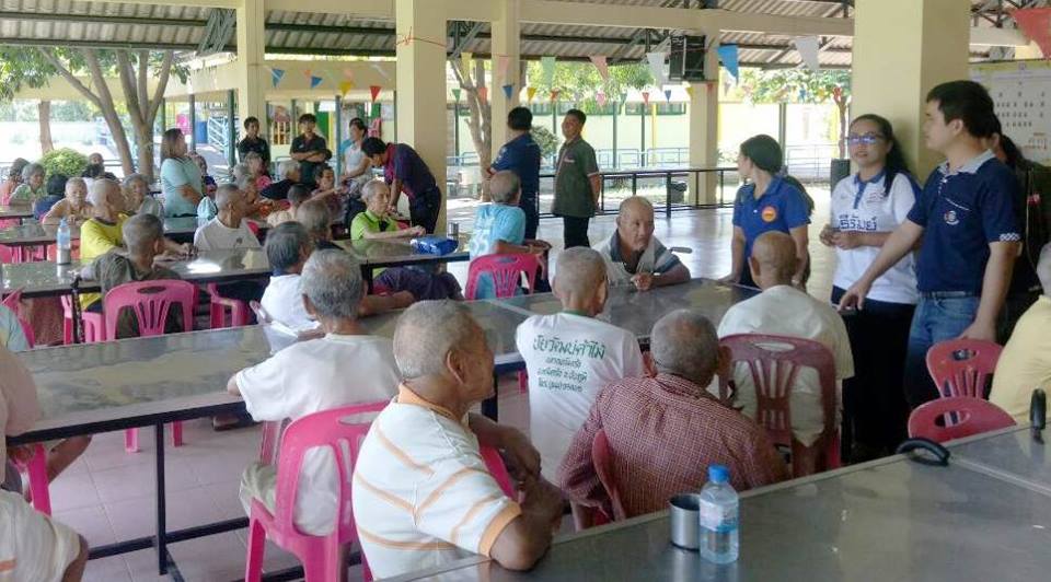 พช.บุรีรัมย์ เติมบุญ มอบปัจจัยดำรงชีพผู้สูงวัย