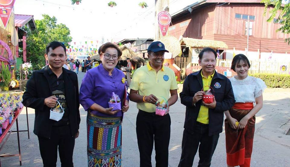 พช.บุรีรัมย์ เปิดชุมชนท่องเที่ยว OTOP นวัตวิถี เงินสะพัด นักท่องเที่ยวทะลักเข้าบุรีรัมย์