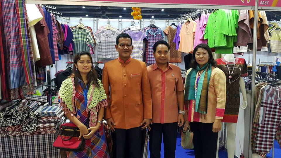 พช.บุรีรัมย์ ร่วมเปิดงาน OTOP CITY Happy Market 2018 ตลาดแห่งความสุข