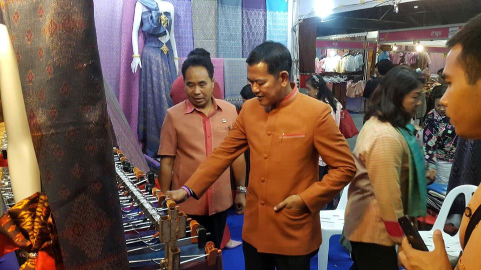พช.บุรีรัมย์ ร่วมเปิดงาน OTOP CITY Happy Market 2018 ตลาดแห่งความสุข