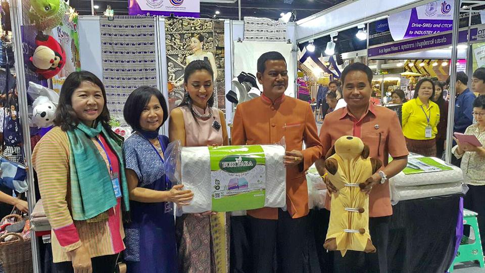 พช.บุรีรัมย์ ร่วมเปิดงาน OTOP CITY Happy Market 2018 ตลาดแห่งความสุข