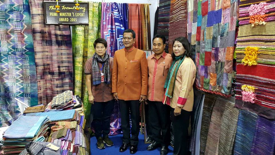 พช.บุรีรัมย์ ร่วมเปิดงาน OTOP CITY Happy Market 2018 ตลาดแห่งความสุข