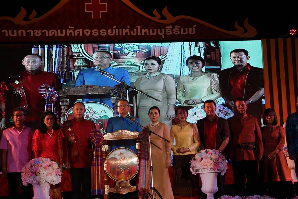 พช.บุรีรัมย์ ร่วมการแสดงแบบผ้าไหม มหัศจรรย์แห่งไหมบุรีรัมย์ 2562