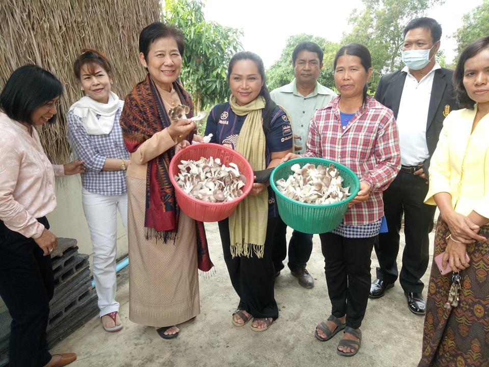 พช.บุรีรัมย์ เยี่ยมชมชุมชนท่องเที่ยว OTOP นวัตวิถี บ้านถนนหัก