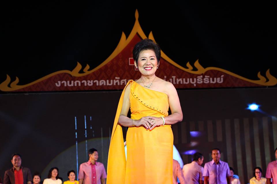 พช.บุรีรัมย์ ร่วมการแสดงแบบผ้าไหม มหัศจรรย์แห่งไหมบุรีรัมย์ 2562