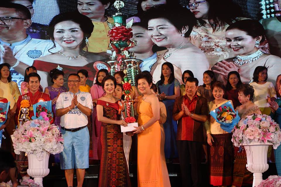 พช.บุรีรัมย์ ร่วมการแสดงแบบผ้าไหม มหัศจรรย์แห่งไหมบุรีรัมย์ 2562