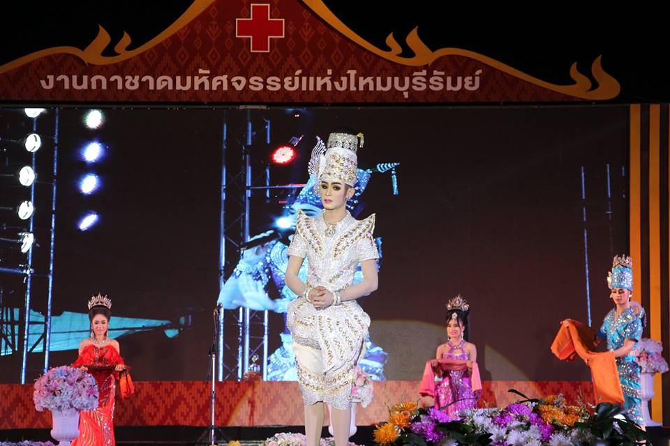 พช.บุรีรัมย์ ร่วมการแสดงแบบผ้าไหม มหัศจรรย์แห่งไหมบุรีรัมย์ 2562