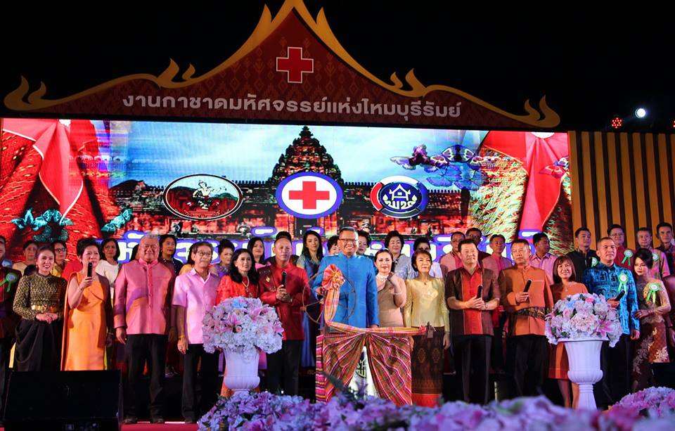 พช.บุรีรัมย์ ร่วมการแสดงแบบผ้าไหม มหัศจรรย์แห่งไหมบุรีรัมย์ 2562