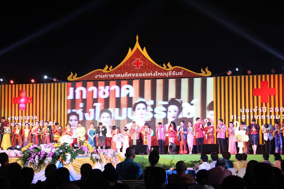 พช.บุรีรัมย์ ร่วมการแสดงแบบผ้าไหม มหัศจรรย์แห่งไหมบุรีรัมย์ 2562