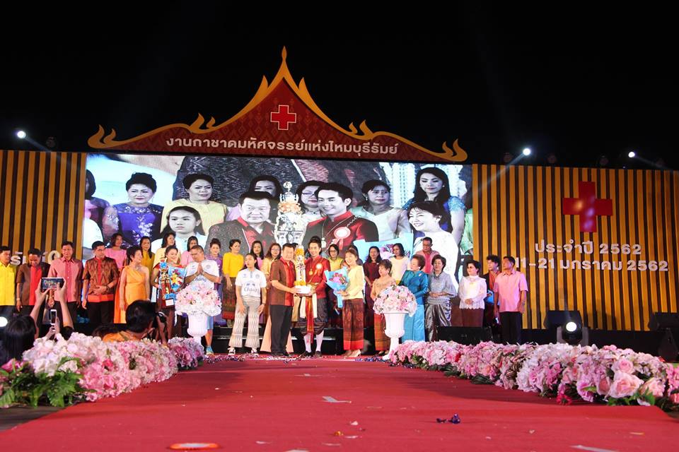 พช.บุรีรัมย์ ร่วมการแสดงแบบผ้าไหม มหัศจรรย์แห่งไหมบุรีรัมย์ 2562