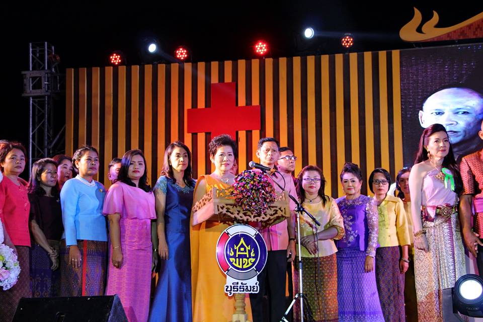 พช.บุรีรัมย์ ร่วมการแสดงแบบผ้าไหม มหัศจรรย์แห่งไหมบุรีรัมย์ 2562
