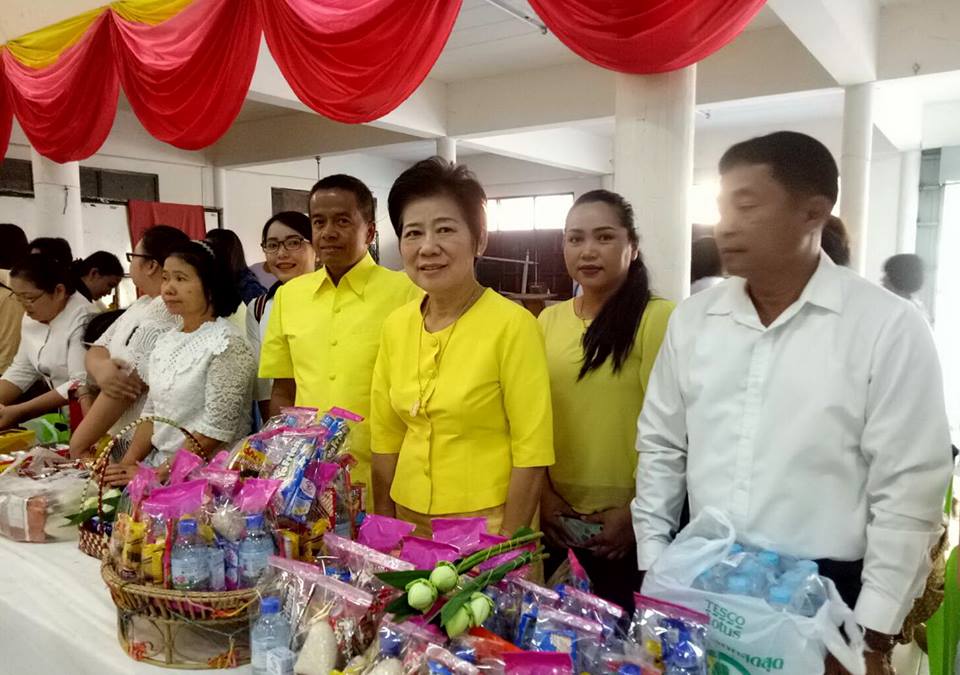 พช.บุรีรัมย์ ร่วมทำบุญตักบาตร เนื่องในวันมาฆบูชา