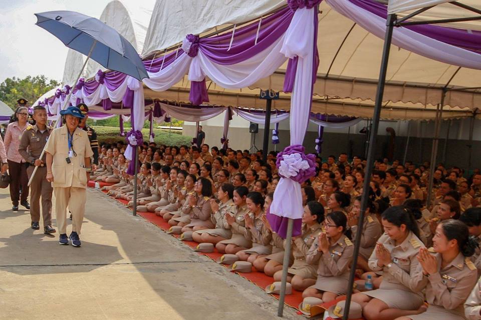 ข้าราชการในสังกัดสำนักงานพัฒนาชุมชนจังหวัดบุรีรัมย์ ร่วมเฝ้ารับเสด็จสมเด็จพระเทพรัตนราชสุดาฯ สยามบรมราชกุมารี ทรงเสด็จปฏิบัติพระราชกรณียกิจในพื้นที่จังหวัดบุรีรัมย์