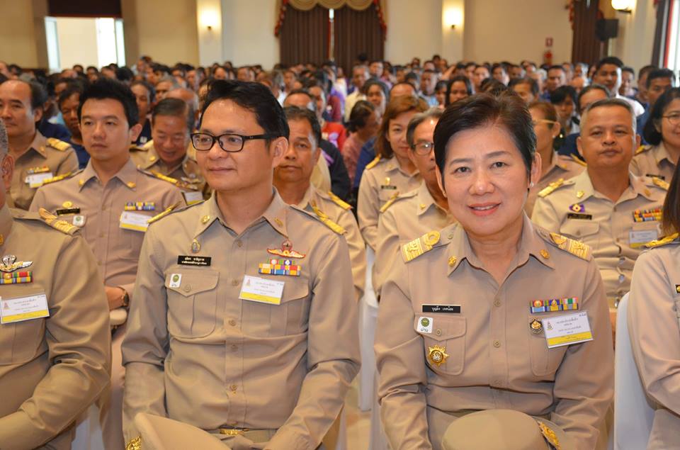 ข้าราชการในสังกัดสำนักงานพัฒนาชุมชนจังหวัดบุรีรัมย์ ร่วมเฝ้ารับเสด็จสมเด็จพระเทพรัตนราชสุดาฯ สยามบรมราชกุมารี ทรงเสด็จปฏิบัติพระราชกรณียกิจในพื้นที่จังหวัดบุรีรัมย์