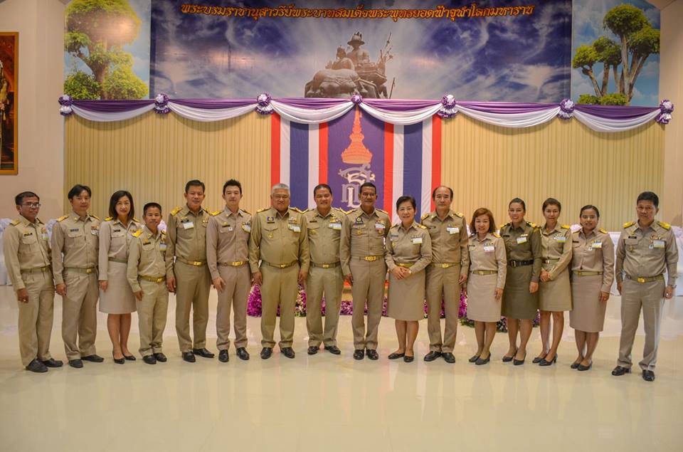 ข้าราชการในสังกัดสำนักงานพัฒนาชุมชนจังหวัดบุรีรัมย์ ร่วมเฝ้ารับเสด็จสมเด็จพระเทพรัตนราชสุดาฯ สยามบรมราชกุมารี ทรงเสด็จปฏิบัติพระราชกรณียกิจในพื้นที่จังหวัดบุรีรัมย์