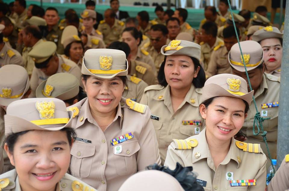 ข้าราชการในสังกัดสำนักงานพัฒนาชุมชนจังหวัดบุรีรัมย์ ร่วมเฝ้ารับเสด็จสมเด็จพระเทพรัตนราชสุดาฯ สยามบรมราชกุมารี ทรงเสด็จปฏิบัติพระราชกรณียกิจในพื้นที่จังหวัดบุรีรัมย์
