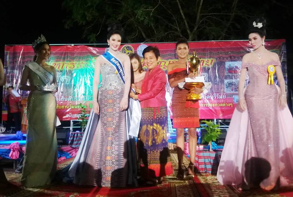 พช.บุรีรัมย์ ร่วมงานมหกรรมสืบสานภูมิปัญญาไทย ผ้าไหมทอมือ
