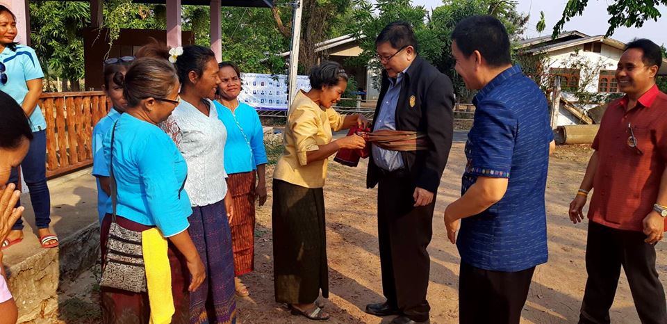 พช.บุรีรัมย์ ร่วมตรวจเยี่ยมกองทุนแม่ของแผ่นดิน ณ บ้านตะครอง