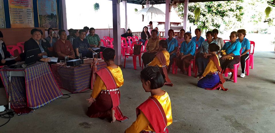 พช.บุรีรัมย์ ร่วมตรวจเยี่ยมกองทุนแม่ของแผ่นดิน ณ บ้านตะครอง