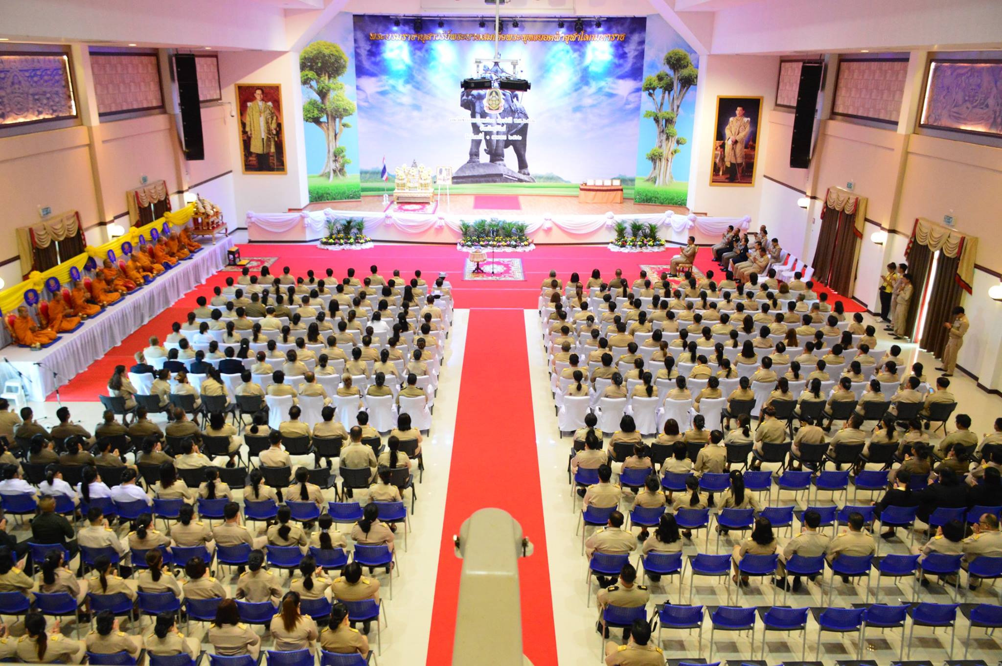 พช.บุรีรัมย์ ร่วมพิธีวันข้าราชการพลเรือน ประจำปี 2562