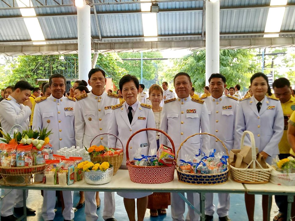พิธีทำบุญตักบาตรถวายเป็นพระราชกุศล เนื่องในโอกาสเฉลิมพระชนมพรรษาสมเด็จพระนางเจ้าฯ พระบรมราชินี