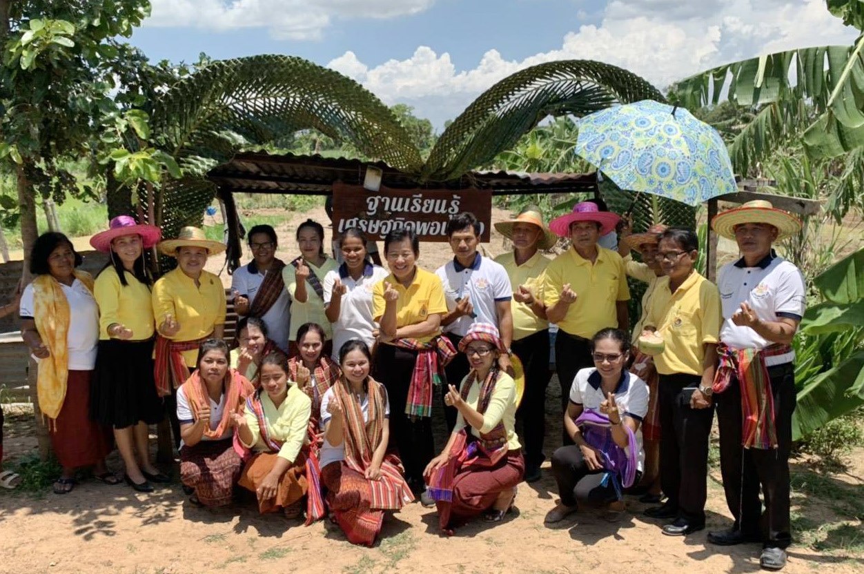 คัดเลือกหมู่บ้านเศรษฐกิจพอเพียง “อยู่เย็น เป็นสุข” และกิจกรรมพัฒนาชุมชนดีเด่น จังหวัดบุรีรัมย์