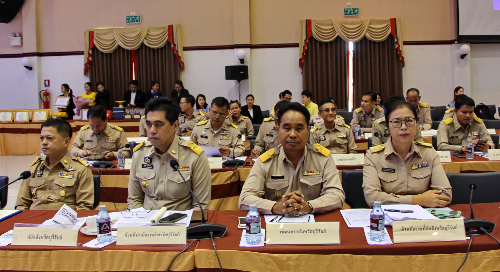 พช.บุรีรัมย์ นำข้าราชการดีเด่น กรมการพัฒนาชุมชน ประจำปี ๒๕๖๒ สังกัดสำนักงานพัฒนาชุมชนจังหวัดบุรีรัมย์ และ ชุมชน กลุ่มองค์กรชุมชน ผู้นำ อช. ที่มีผลการปฏิบัติงานกิจกรรมพัฒนาชุมชนดีเด่น ประจำปี ๒๕๖๒ จังหวัดบุรีรัมย์ เข้ารับโล่ ใบประกาศเกียรติคุณ