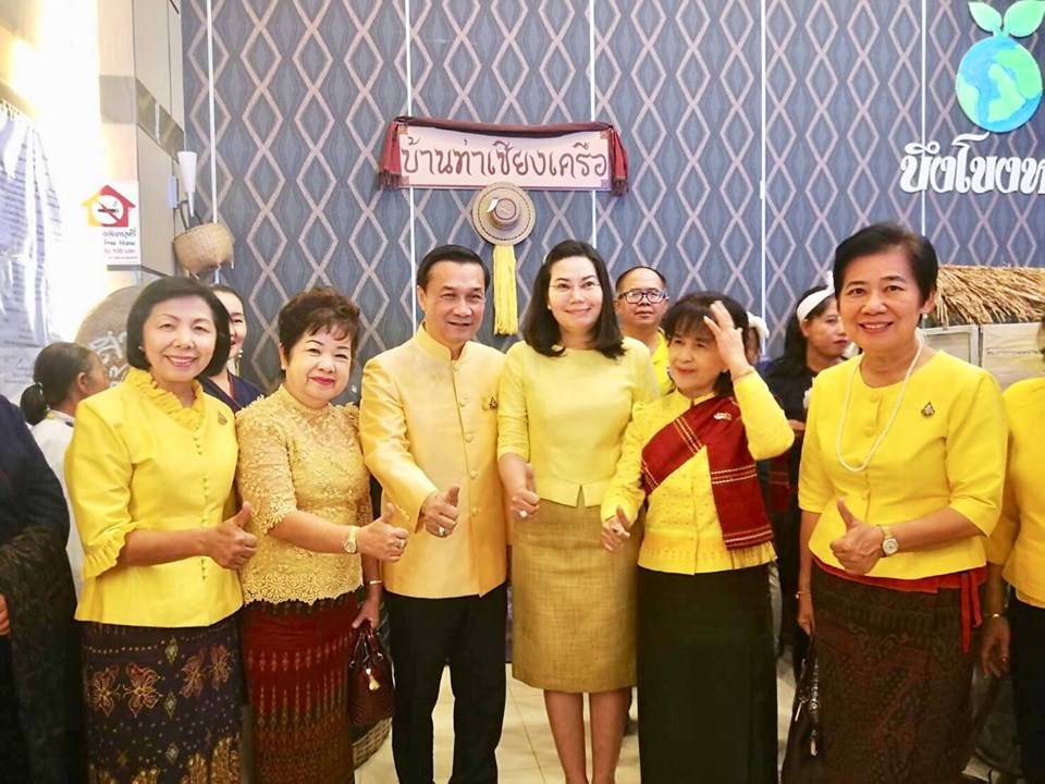 พช.บุรีรัมย์ ร่วมโครงการเผยแพร่ผลสำเร็จการพัฒนาหมู่บ้านเศรษฐกิจเพียง มั่นคง มั่งคั่ง ยั่งยืน เฉลิมพระเกียรติเนื่องในโอกาสมหามงคลพระราชพิธีบรมราชาภิเษก