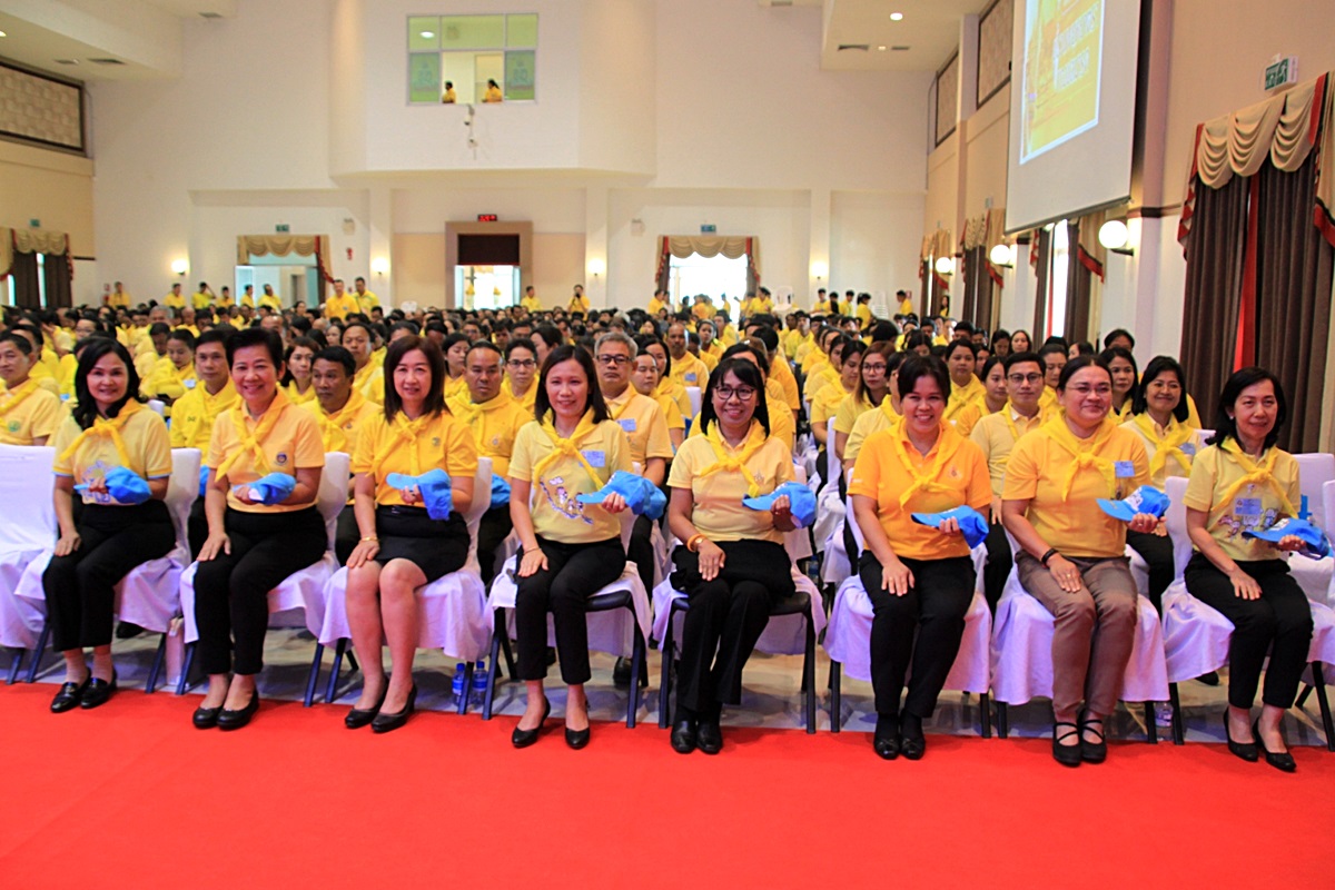 พช.บุรีรัมย์ ร่วมรับชมการถ่ายทอดสด การเสด็จพระราชดำเนินเลียบพระนครโดยขบวนพยุหยาตราทางชลมารค