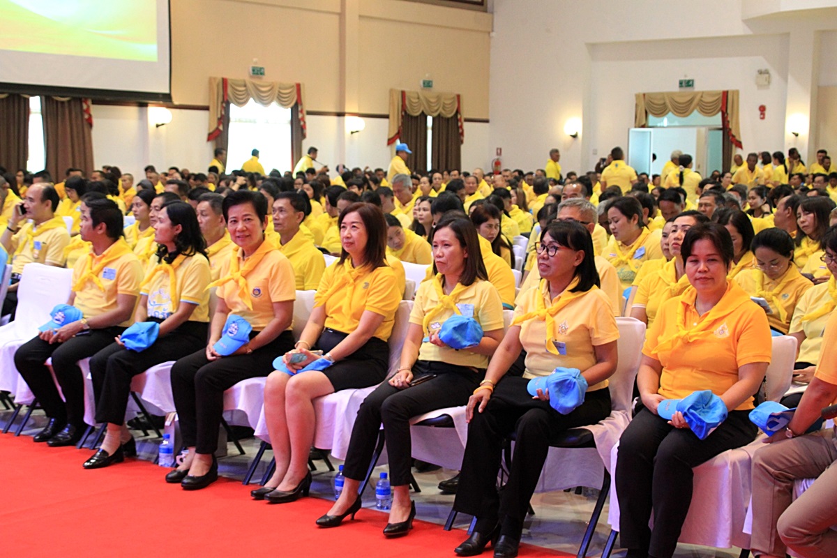 พช.บุรีรัมย์ ร่วมรับชมการถ่ายทอดสด การเสด็จพระราชดำเนินเลียบพระนครโดยขบวนพยุหยาตราทางชลมารค