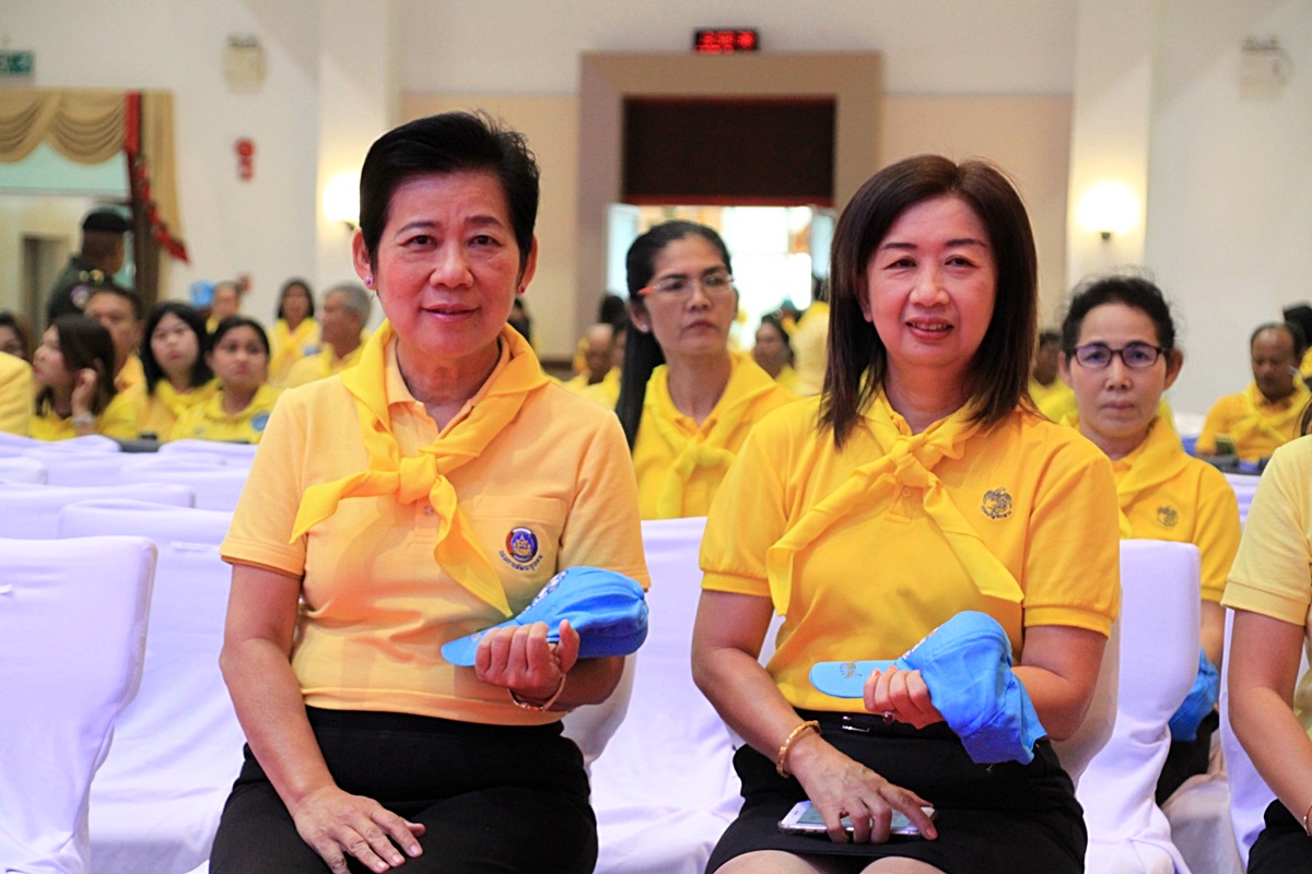 พช.บุรีรัมย์ ร่วมรับชมการถ่ายทอดสด การเสด็จพระราชดำเนินเลียบพระนครโดยขบวนพยุหยาตราทางชลมารค