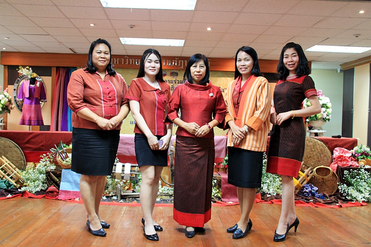 สืบสานอนุรักษ์ศิลป์ ผ้าถิ่นไทย ดำรงค์ไว้ในแผ่นดิน(สวมใส่ผ้าไทย ผ้าไหมบุรีรัมย์)