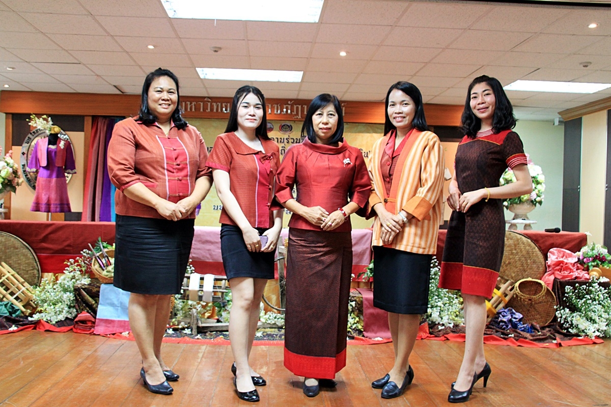 สืบสานอนุรักษ์ศิลป์ ผ้าถิ่นไทย ดำรงค์ไว้ในแผ่นดิน(สวมใส่ผ้าไทย ผ้าไหมบุรีรัมย์)