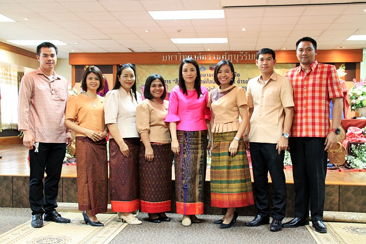 สืบสานอนุรักษ์ศิลป์ ผ้าถิ่นไทย ดำรงค์ไว้ในแผ่นดิน(สวมใส่ผ้าไทย ผ้าไหมบุรีรัมย์)
