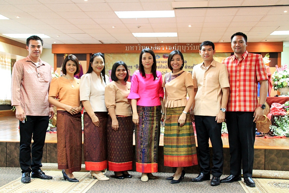 สืบสานอนุรักษ์ศิลป์ ผ้าถิ่นไทย ดำรงค์ไว้ในแผ่นดิน(สวมใส่ผ้าไทย ผ้าไหมบุรีรัมย์)