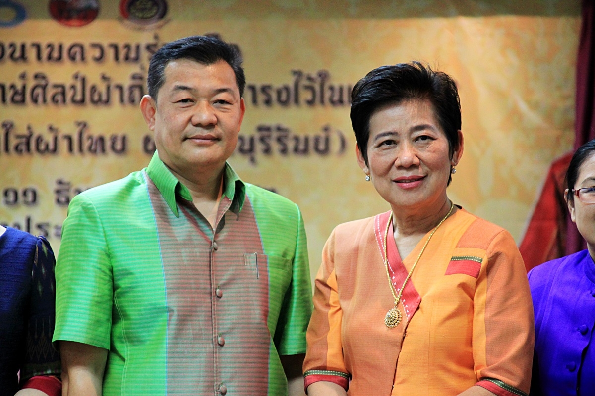 สืบสานอนุรักษ์ศิลป์ ผ้าถิ่นไทย ดำรงค์ไว้ในแผ่นดิน(สวมใส่ผ้าไทย ผ้าไหมบุรีรัมย์)