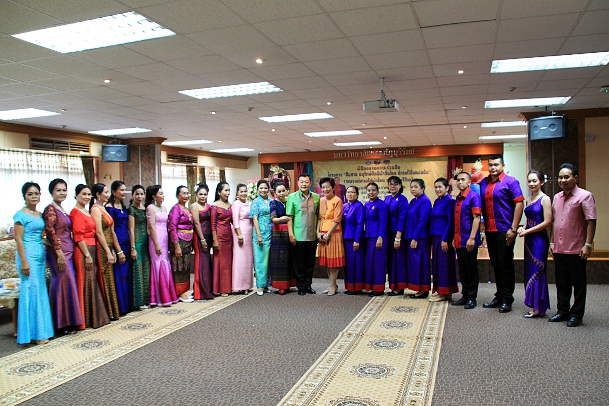 สืบสานอนุรักษ์ศิลป์ ผ้าถิ่นไทย ดำรงค์ไว้ในแผ่นดิน(สวมใส่ผ้าไทย ผ้าไหมบุรีรัมย์)