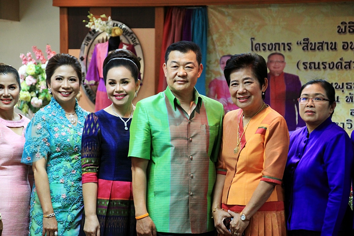 สืบสานอนุรักษ์ศิลป์ ผ้าถิ่นไทย ดำรงค์ไว้ในแผ่นดิน(สวมใส่ผ้าไทย ผ้าไหมบุรีรัมย์)